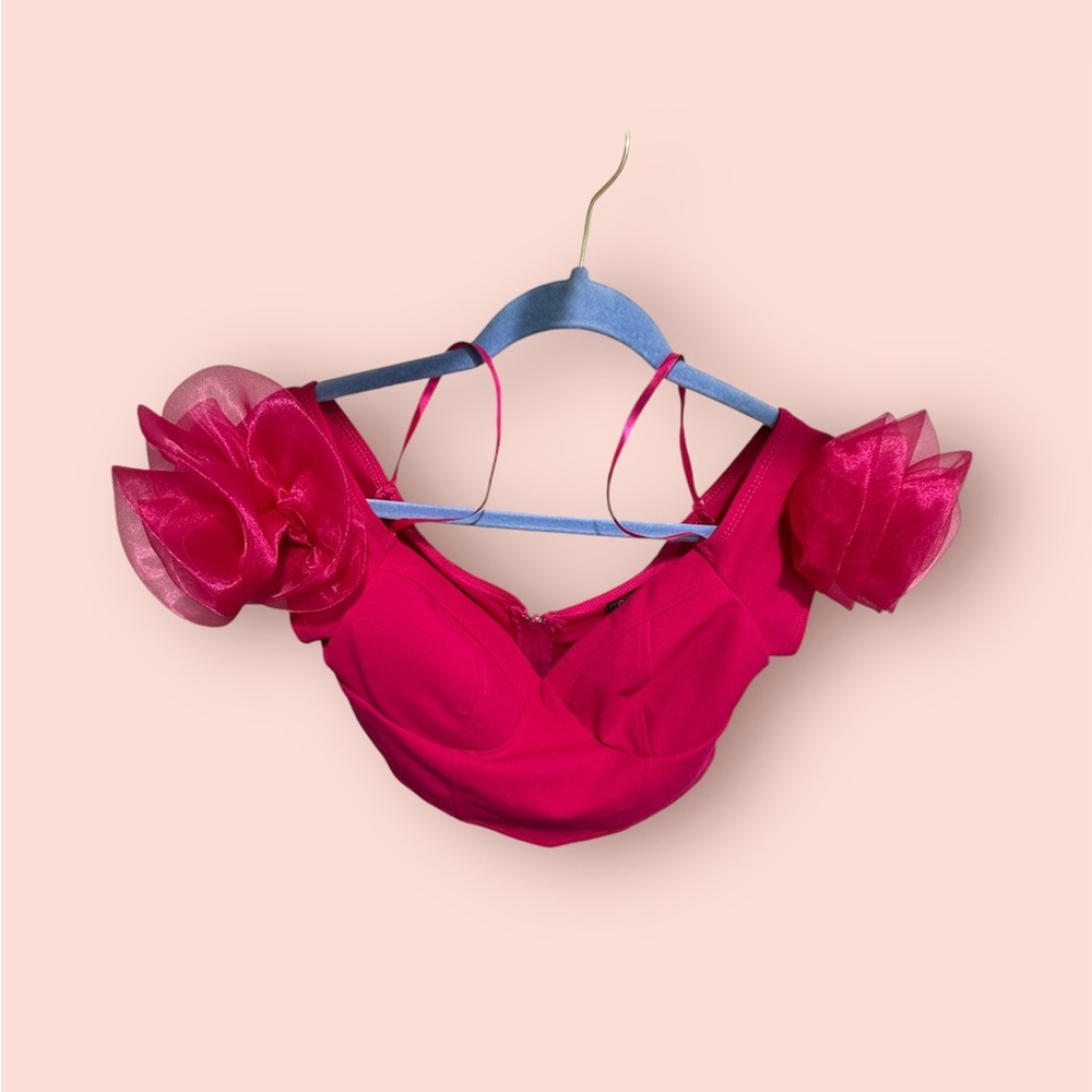 Fuchsia pink crop top with floral details on the sleeve